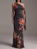 Vestido maxi preto de chiffon plissado, com um ombro só e estampa