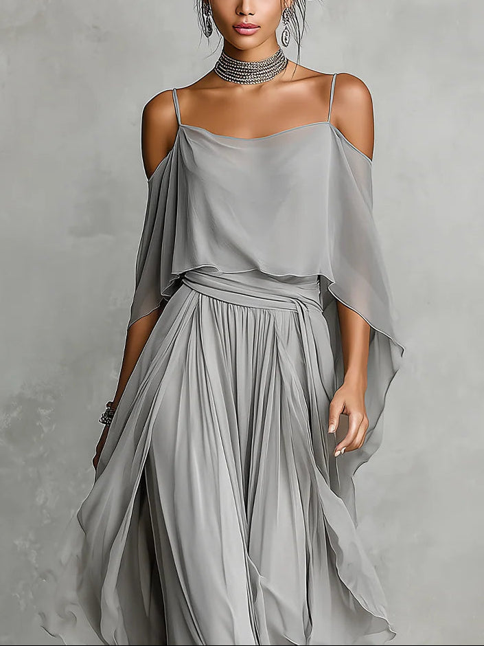 Conjunto gris de gasa con camisola vaporosa de hombros descubiertos y pantalón