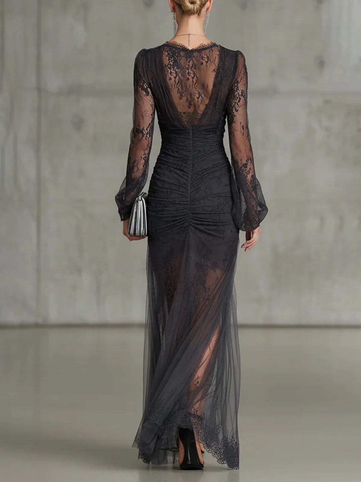 Maxivestido gris oscuro de encaje, fruncido, transparente, con mangas largas y abertura