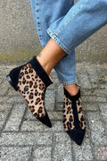 Stivaletto alla caviglia con stampa leopardata e punta a punta