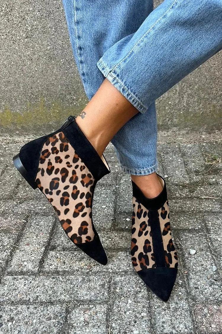 Stivaletto alla caviglia con stampa leopardata e punta a punta