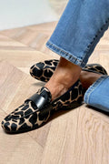 Instappers met dierenprint en elegant detail