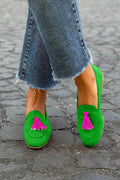Mocassino verde con nappina fucsia