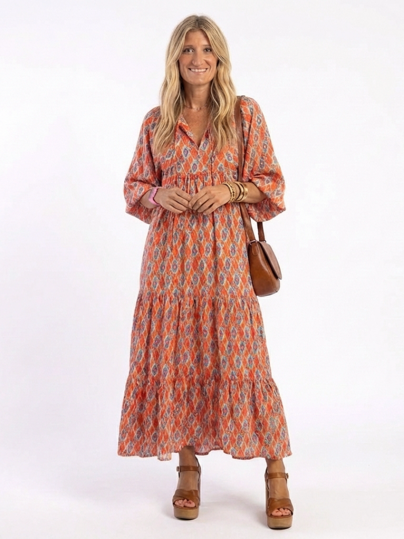 Amara | Vestido midi em camadas com estampa geométrica e decote em V