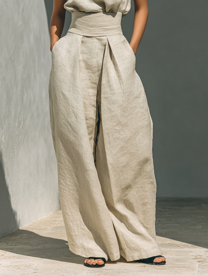 Set consisting of a sleeveless blouse and wide-leg pants made of a cotton-linen blend.