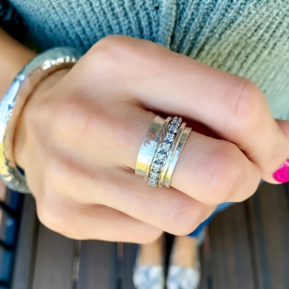 Vintage Hammered Faux Zirconia Spinner Band Ring