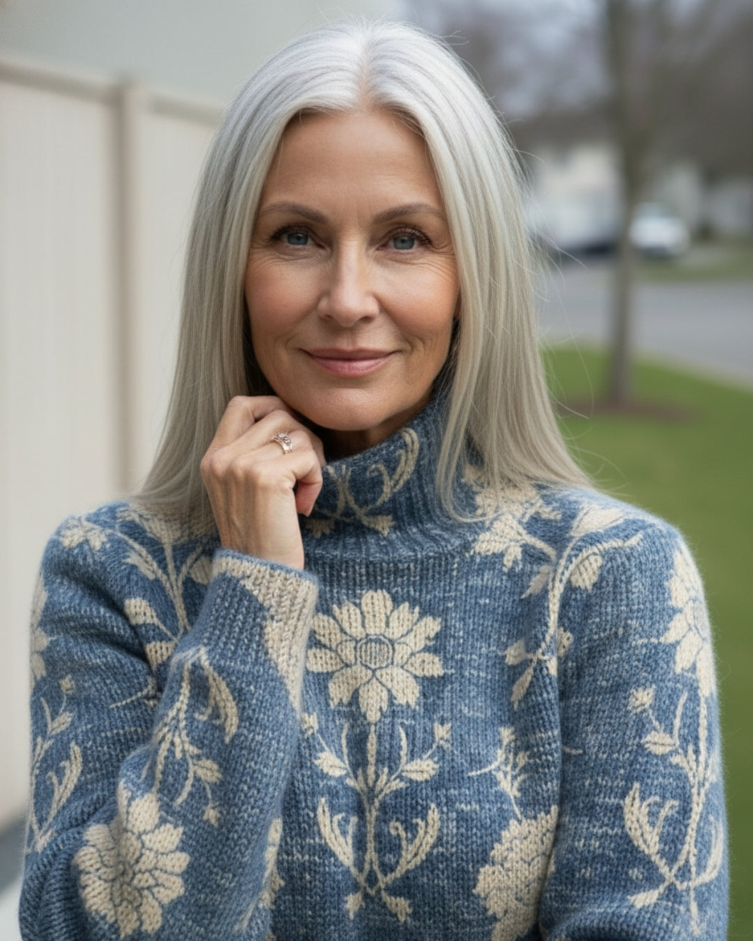 Evelyn | Maglione elegante a collo alto con motivi floreali