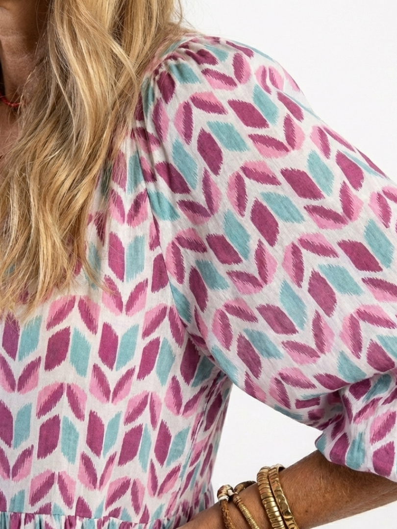 Mireya | Vestido Midi em Camadas com Estampa Geométrica e Manga Longa