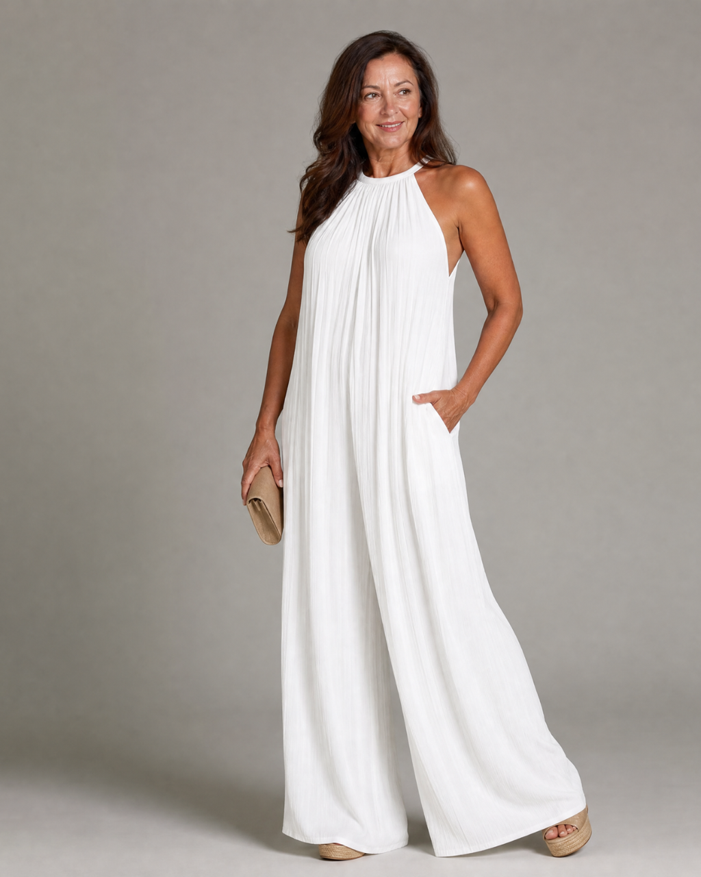 Sylvara | Mono relajado de pierna ancha con cuello halter plisado