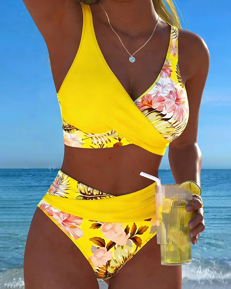Jolina - Bikini met overslag en bloemenprint
