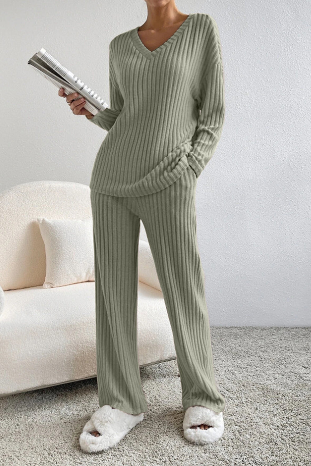 Completo con top a V a coste e pantaloni Sofia