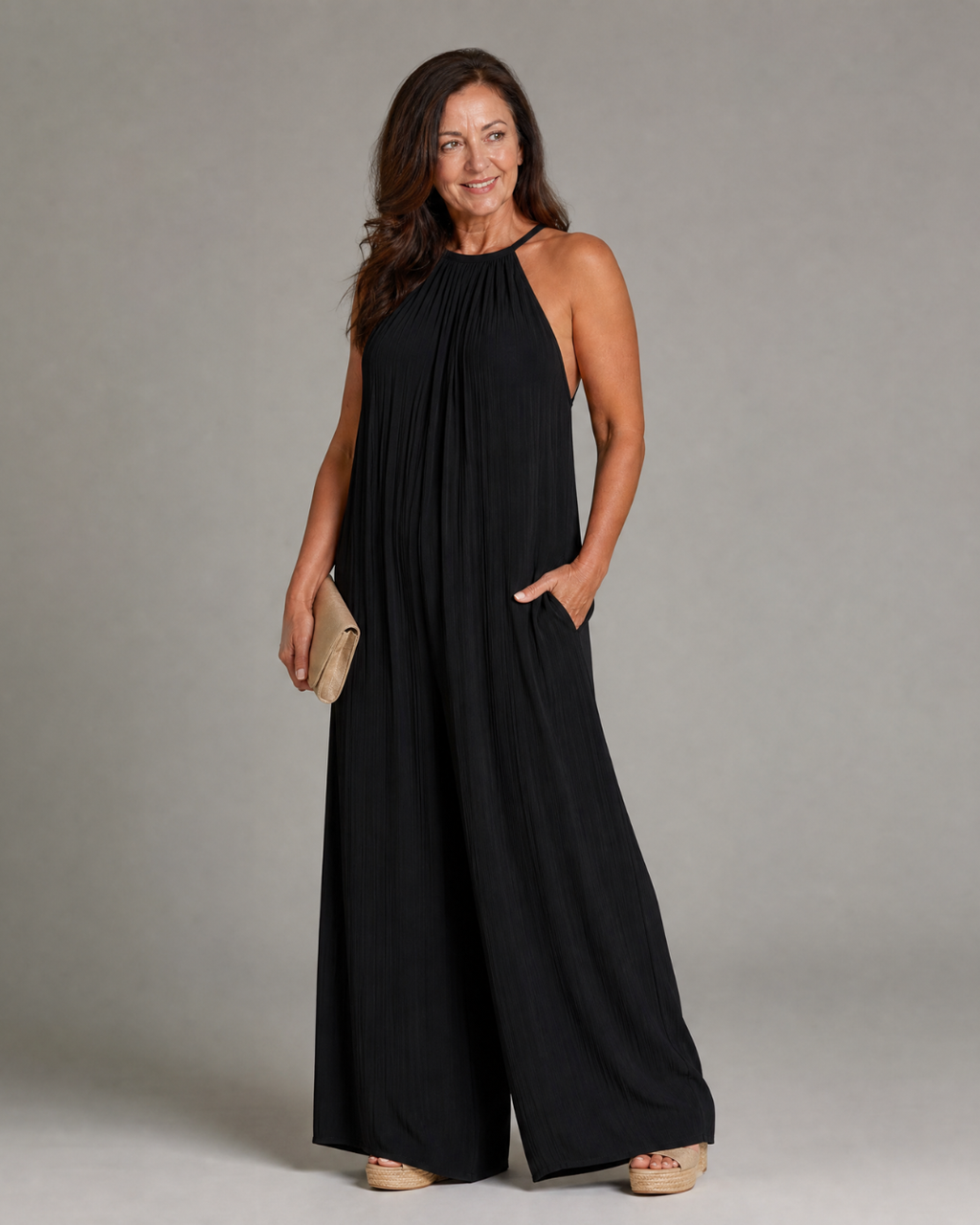 Sylvara | Mono relajado de pierna ancha con cuello halter plisado