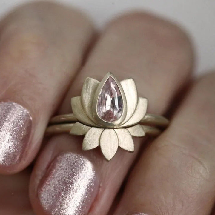 Elegant Vintage Pink Zirconia Inlay Lotus Flower Ring Set