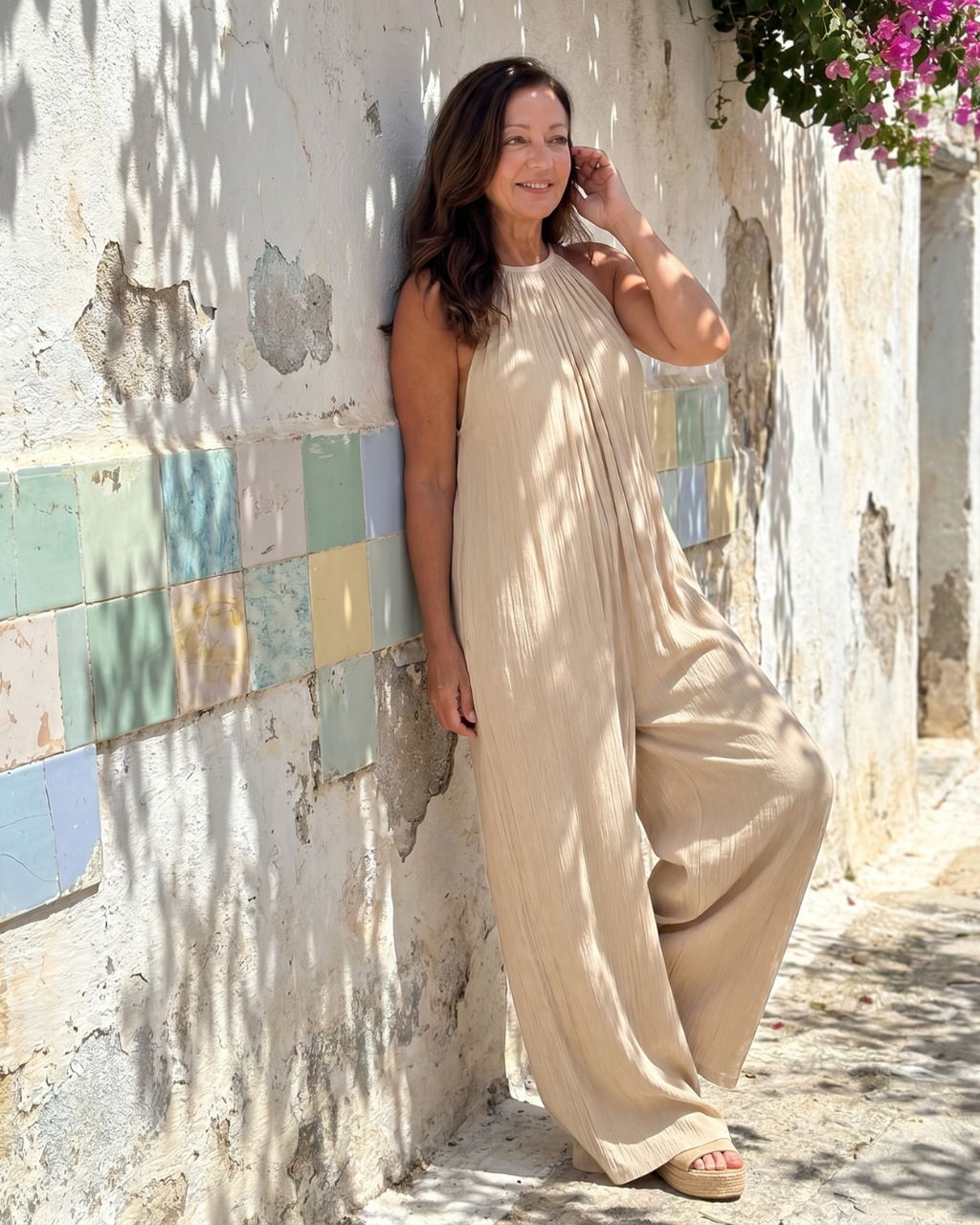 Sylvara | Mono relajado de pierna ancha con cuello halter plisado
