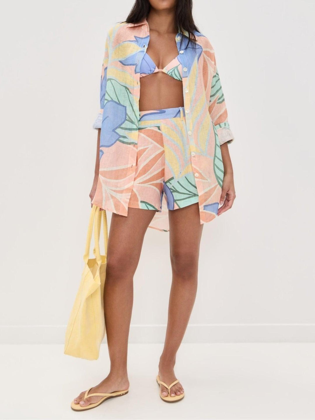 Conjunto Diego de Shorts Estampado com Folhas Tropicais