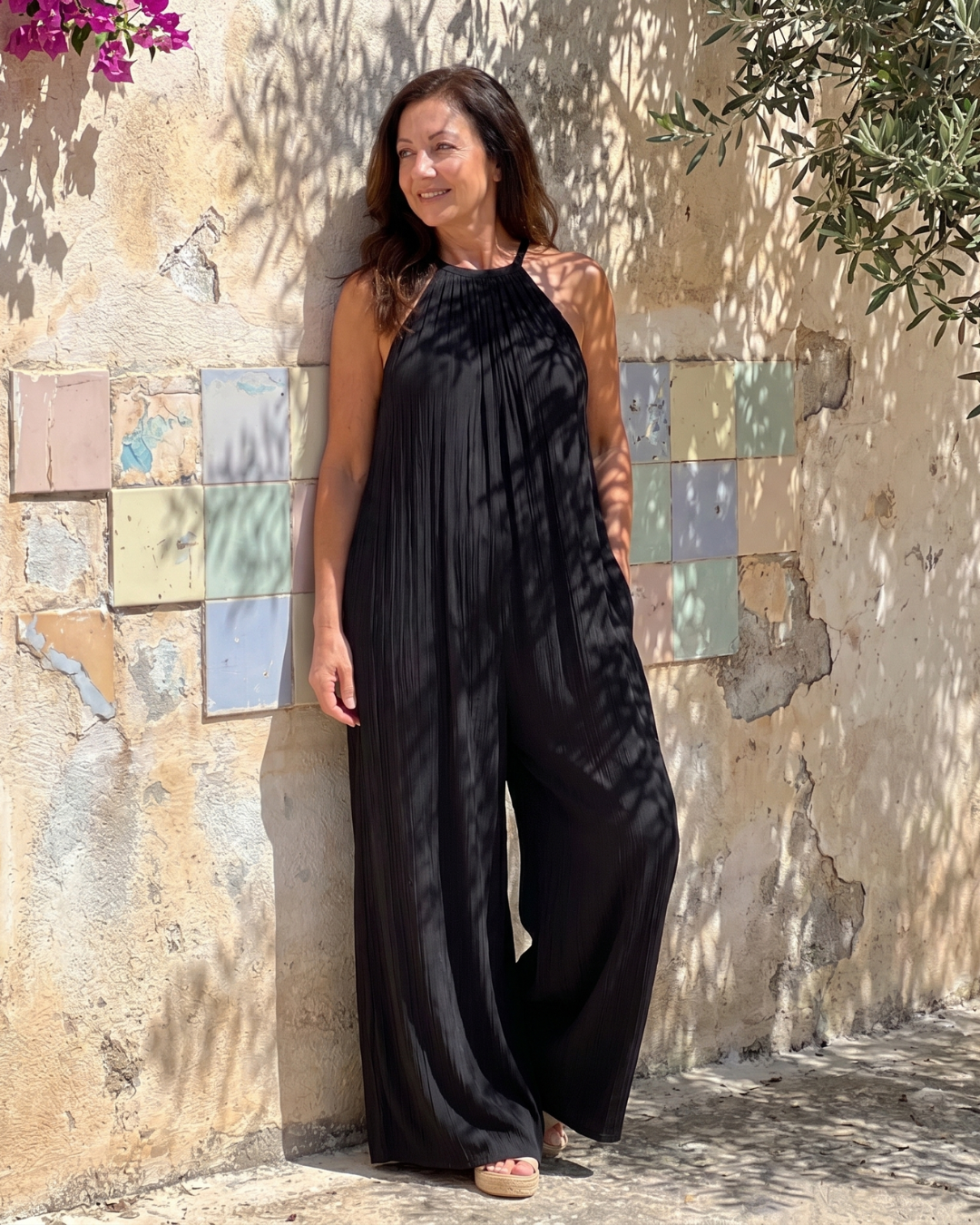 Sylvara | Mono relajado de pierna ancha con cuello halter plisado