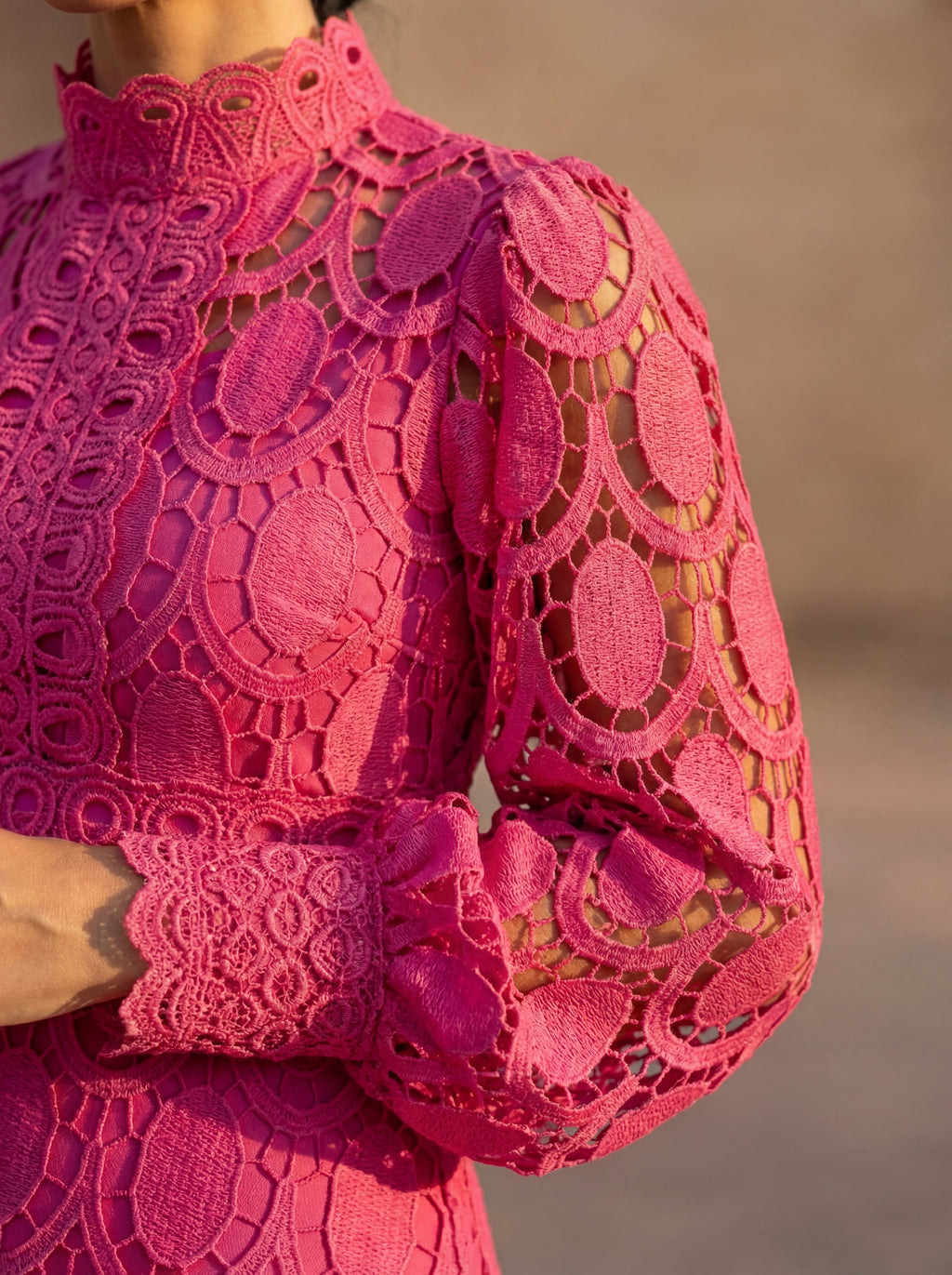 Carmona | Vestido de gola alta e mangas longas