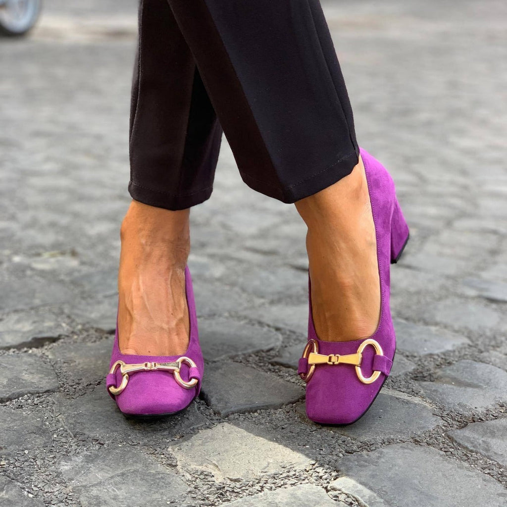 Décolleté eleganti con dettagli dorati