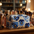 Una | Borsa da toilette trapuntata con giardino di viole del pensiero