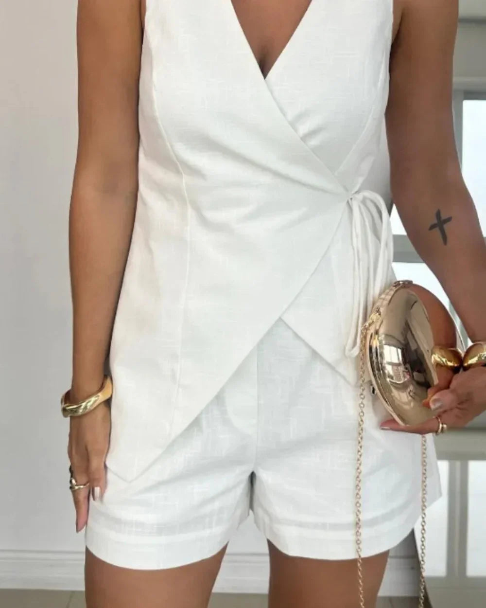 Conjunto de blusa com decote em V e shorts de linho Lila