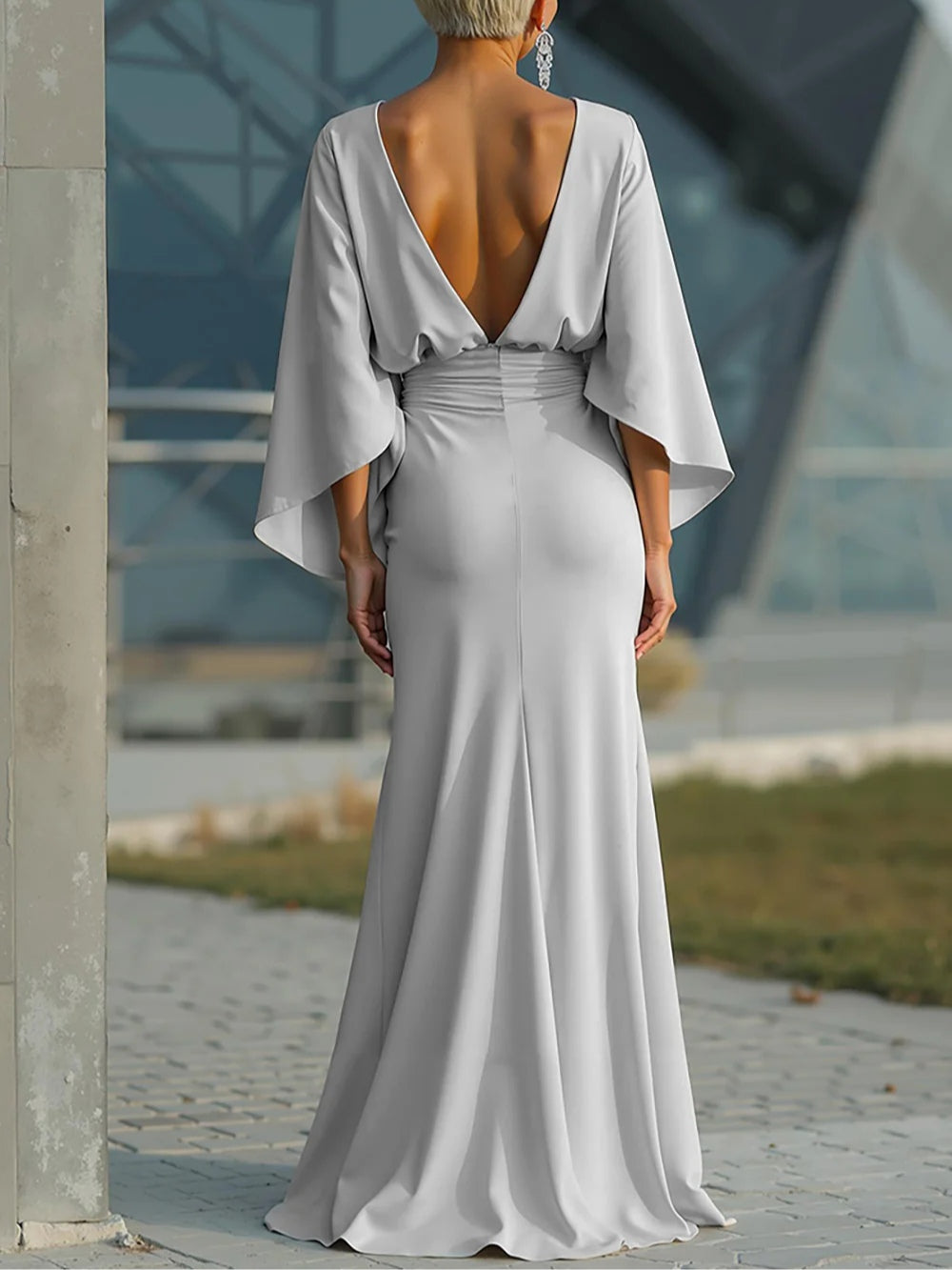 Clara | Vestido elegante com decote em V, costas abertas e mangas