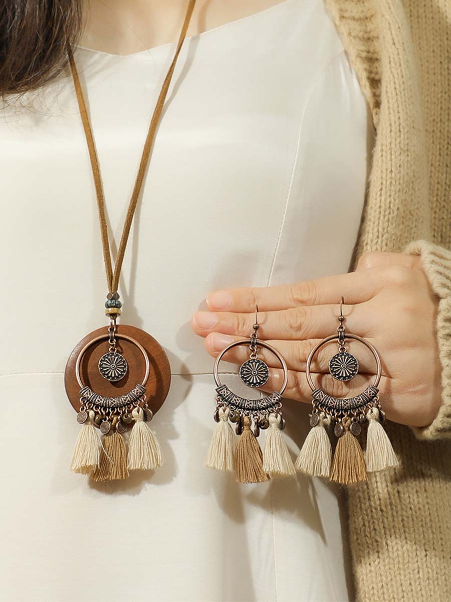 Conjunto de colar e brincos com borlas boêmias Isabella