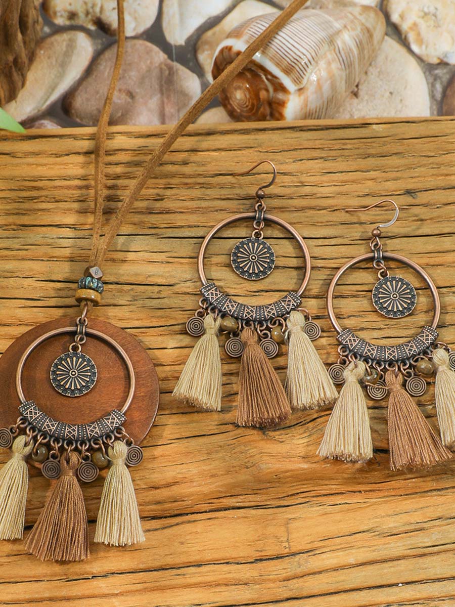 Conjunto de colar e brincos com borlas boêmias Isabella
