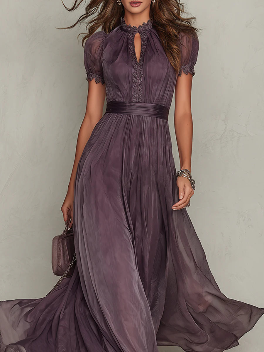 Maxivestido morado de gasa con escote de abertura y ribete de encaje