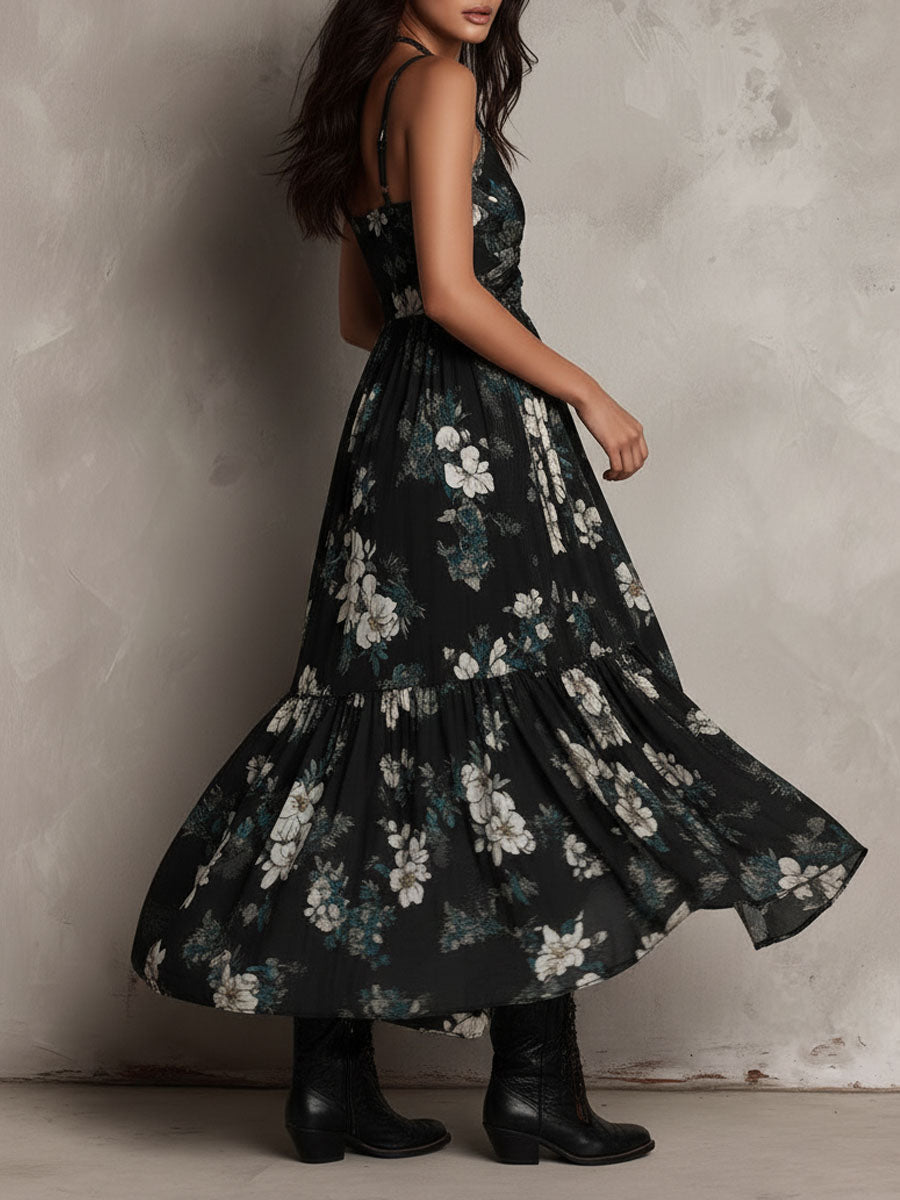 Vestido maxi preto boêmio tomara que caia com estampa floral irregular