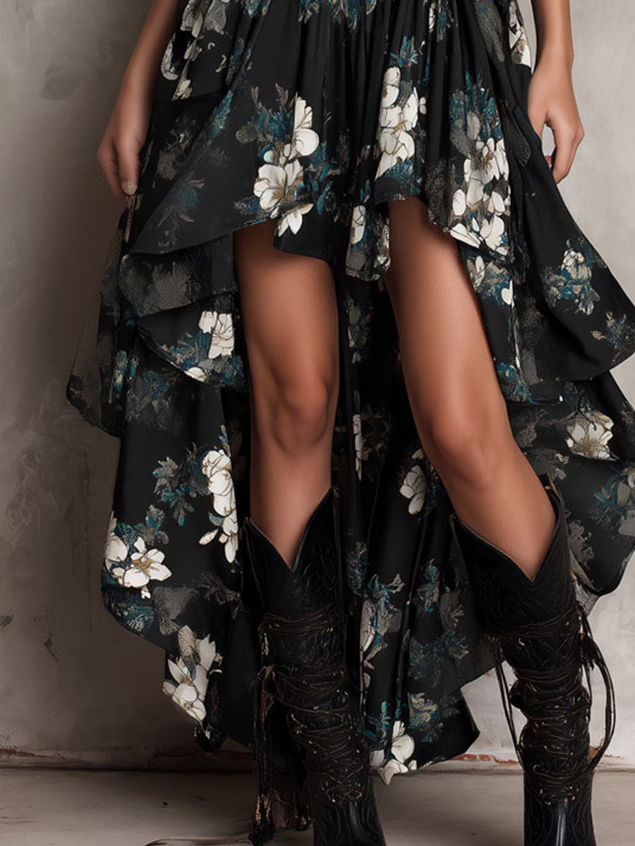 Vestido maxi preto boêmio tomara que caia com estampa floral irregular