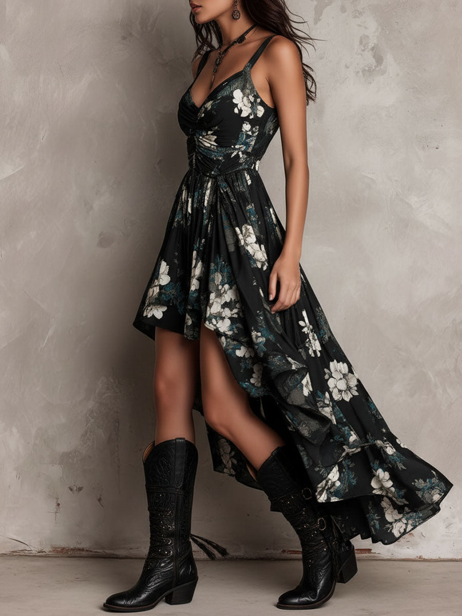 Vestido maxi preto boêmio tomara que caia com estampa floral irregular