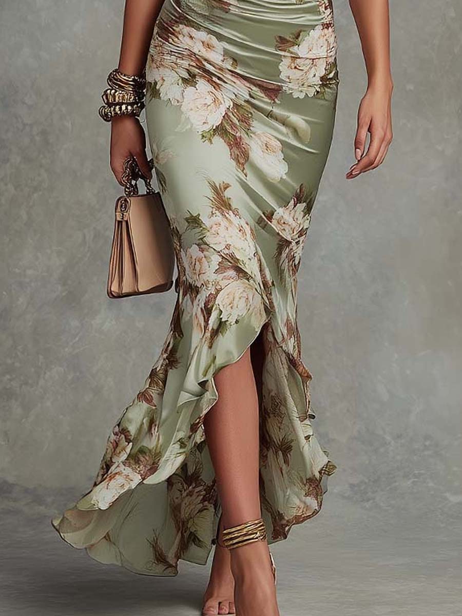 Ana | Vestido longo assimétrico de cetim verde com decote em V
