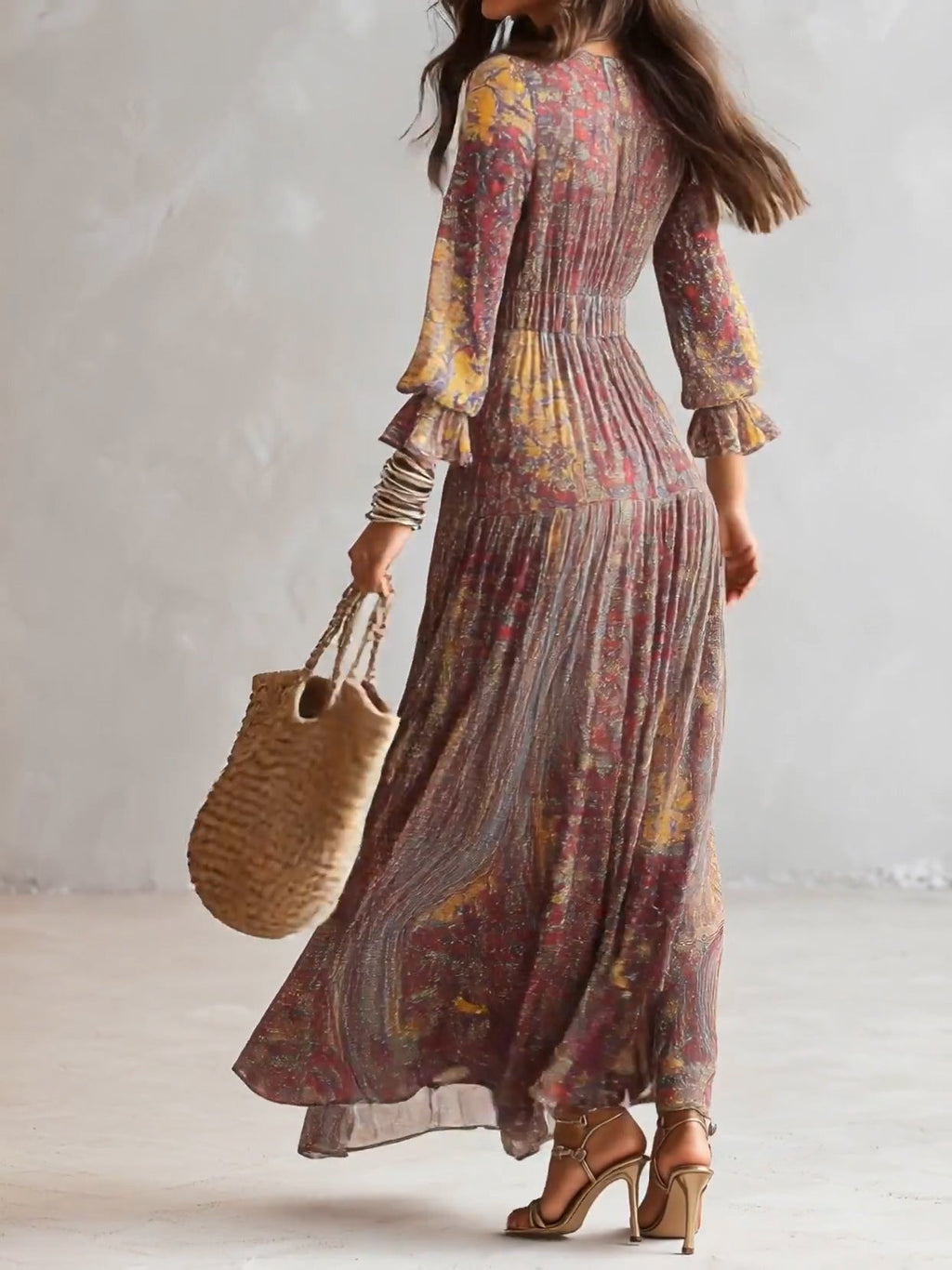 Vestido maxi de chiffon com estampa paisley, decote V e franzido