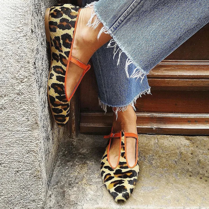 Ballerine leopardate con cinturino a T