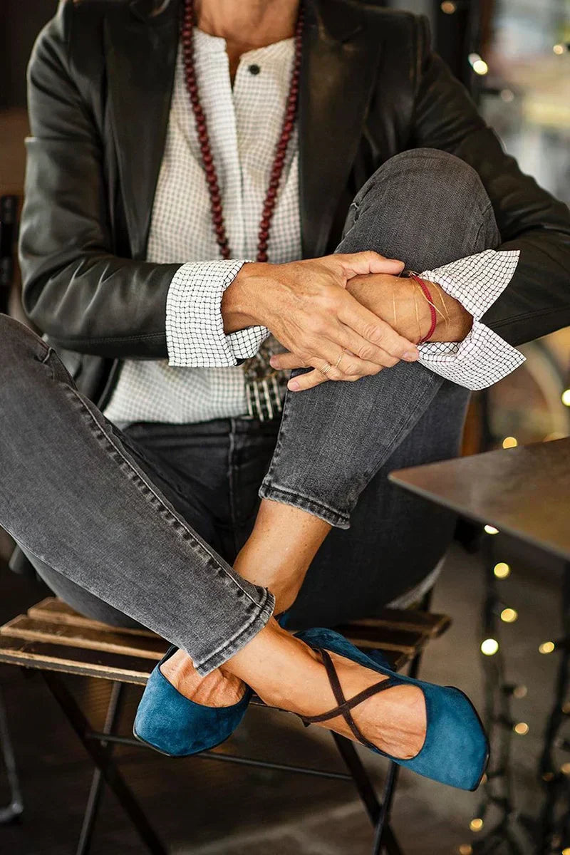 Eleganti décolleté con cinturino e tacco medio