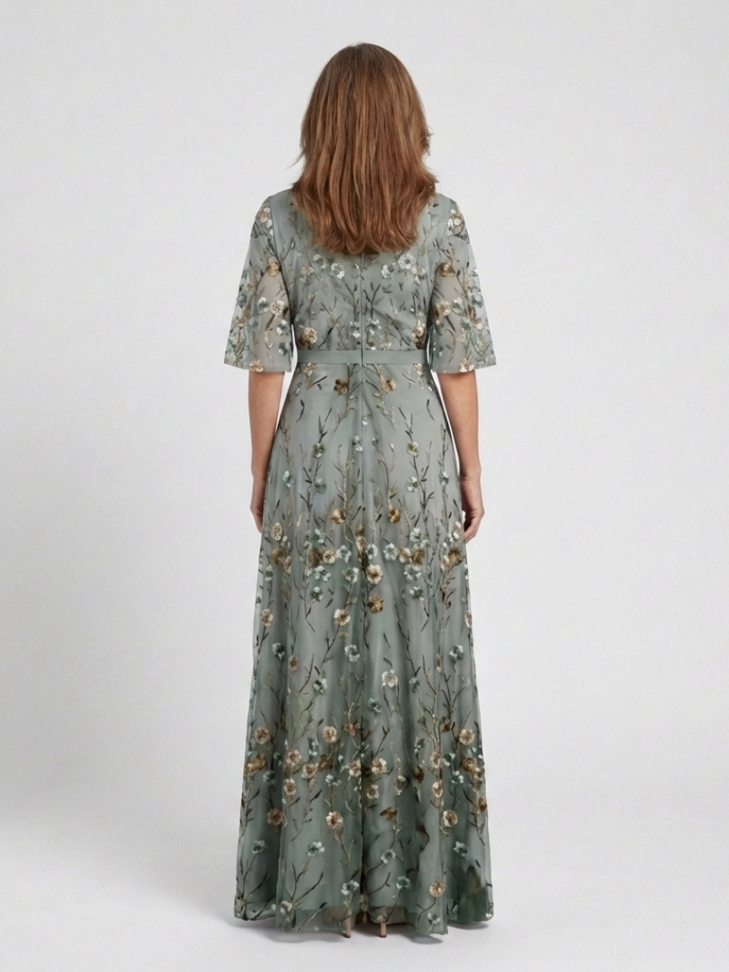 Evadne | Vestido Longo Floral com Decote em V e Mangas Curtas
