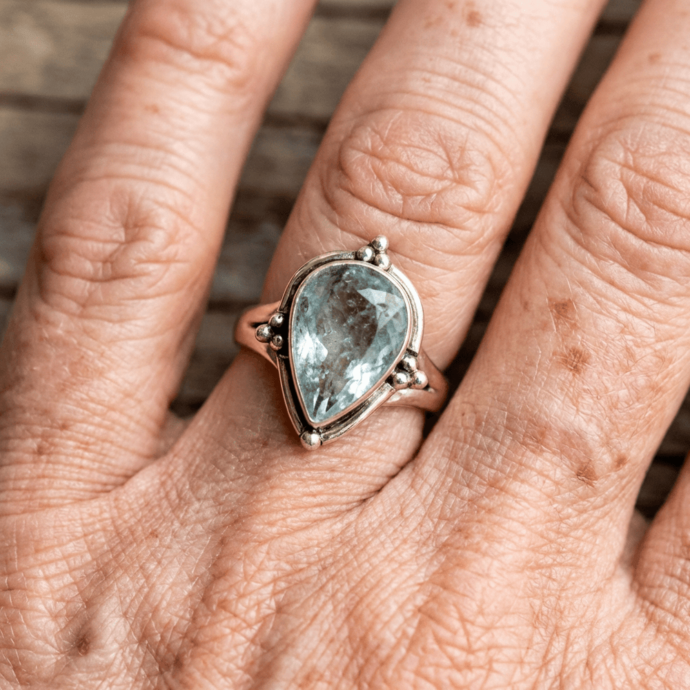 Elegant Vintage Pear-Cut Zirconia Ring