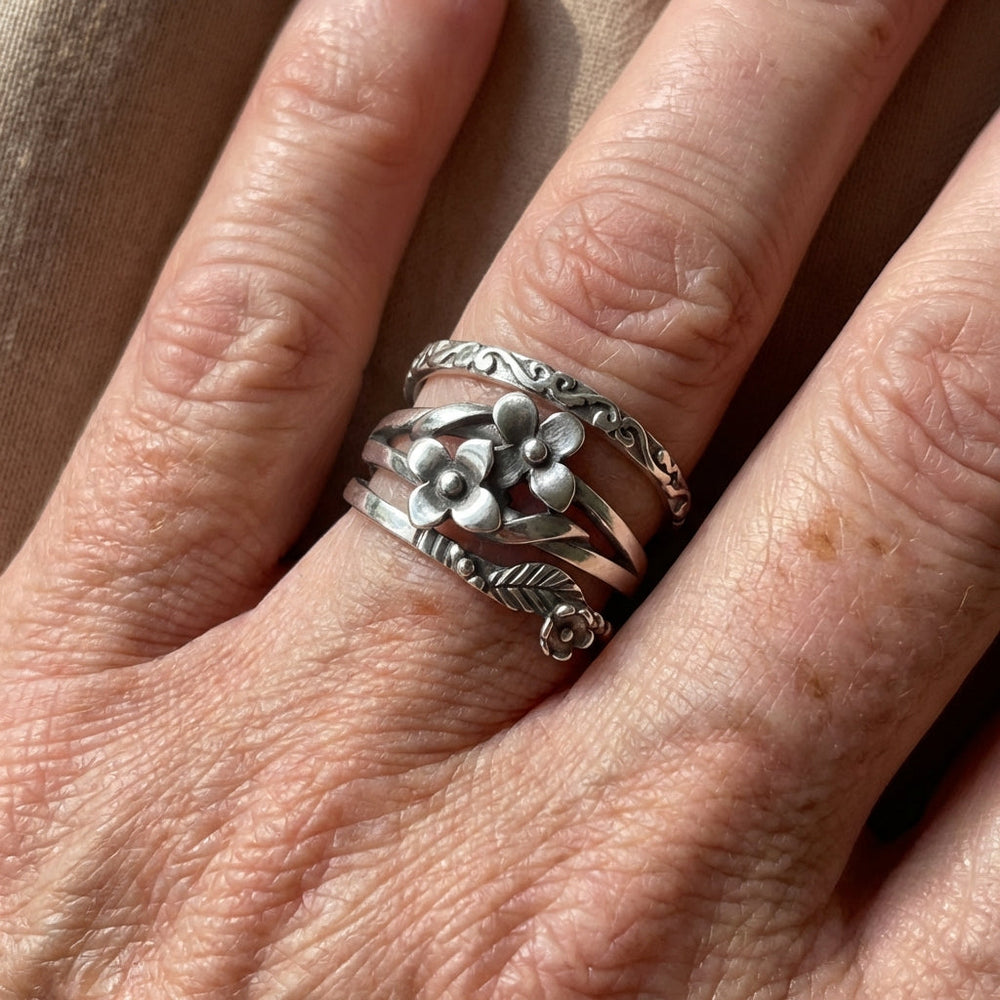 Bohemian Vintage Style Refined Floral Motif Ring