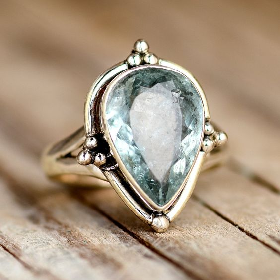 Elegant Vintage Pear-Cut Zirconia Ring