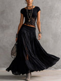 Conjunto de top negro transparente con paneles de encaje y falda maxi plisada